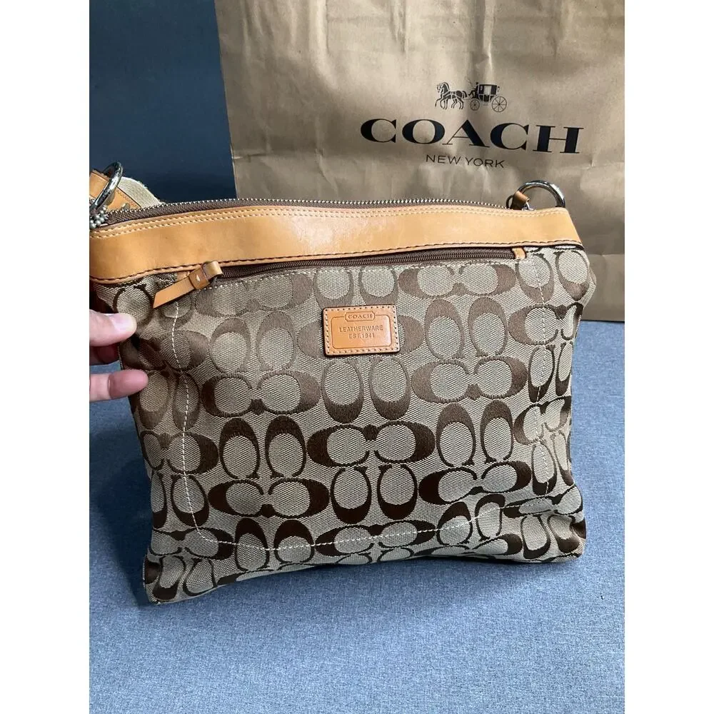 Vintage Canvas Coach 6448 Logo Pattern Shoulder Bag Beige